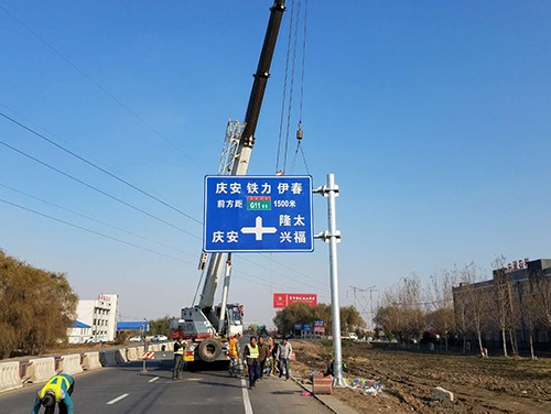鞍山鞍山道路护栏网网片该如何进行正确的选购呢？